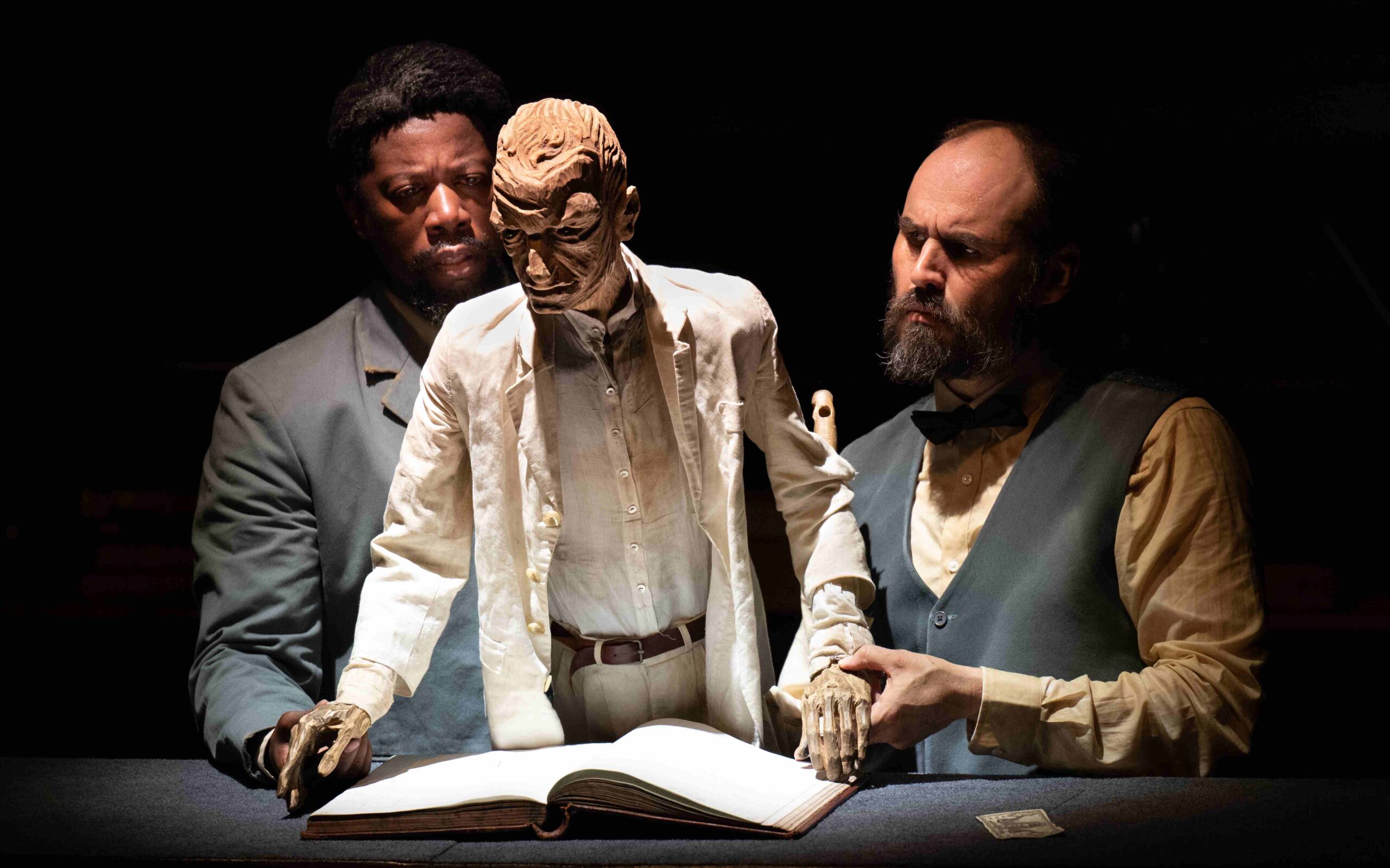 Faustus in Africa! Una fábula visual sobre el colonialismo y el deseo